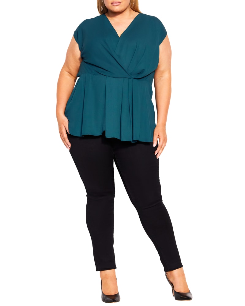 Front of a model wearing a size XXS TOP SIMPLE TWIST in Jade by City Chic. | dia_product_style_image_id:265992